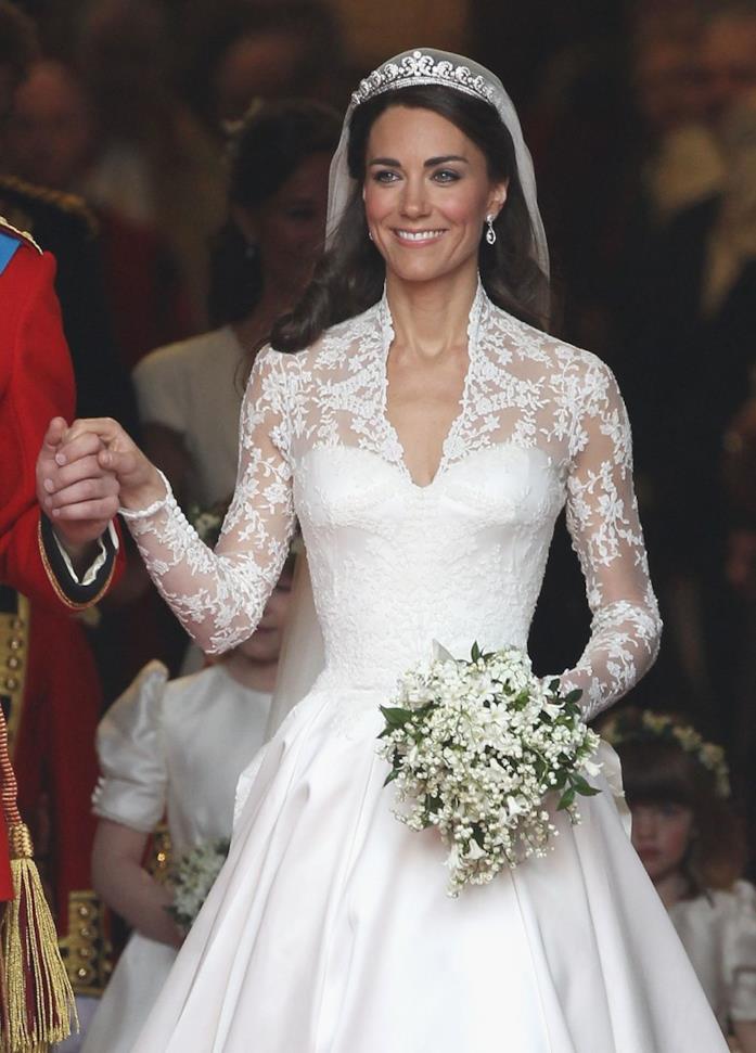 Kate Middleton: H&M lancia una copia perfetta del suo abito da sposa Kate Middleton nel giorno del suo matrimonio