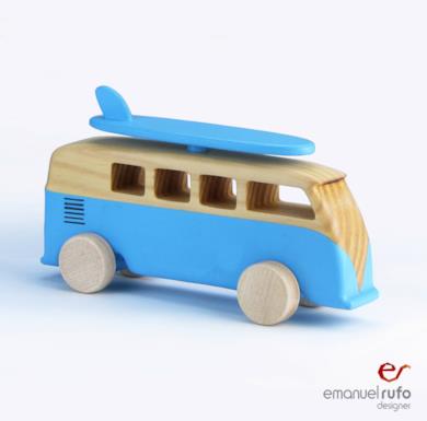 Autobus in legno giocattolo