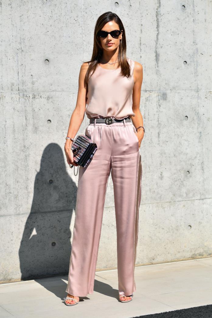 Spring/Summer 2019 Alessandra Ambrosio in un outfit Armani dallo Street Style della la Spring/Summer 2019