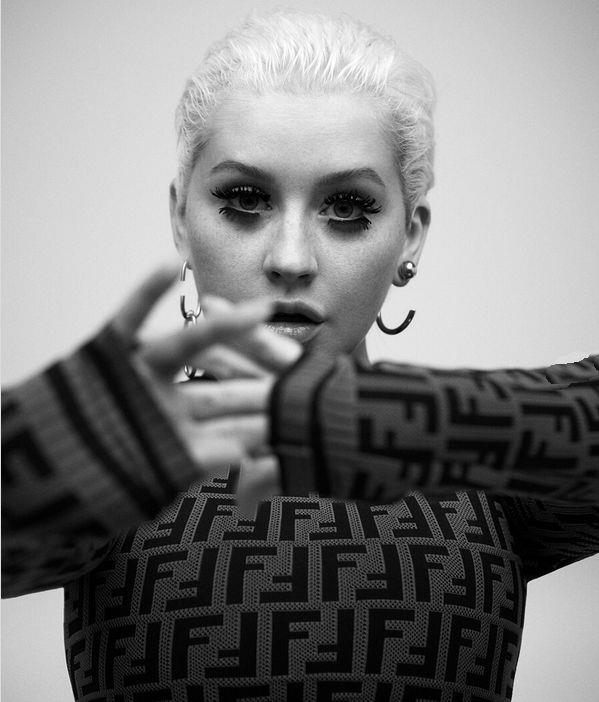 Una bella immagine di Christina Aguilera Christina Aguilera in un primo piano in bianco e nero