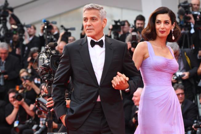George Clooney a Venezia 74 con Suburbicon George Clooney con la moglie Amal Alamuddin a Venezia 74