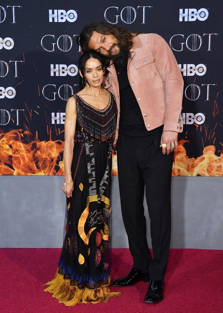 Jason Momoa sceglie di nuovo il rosa alla première di Game of Thrones Lisa Bonet e Jason Momoa