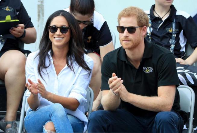 Nozze reali in arrivo: Harry sposerà Meghan Markle La prima apparizione ufficiale della coppia formata da Harry e Meghan Markle