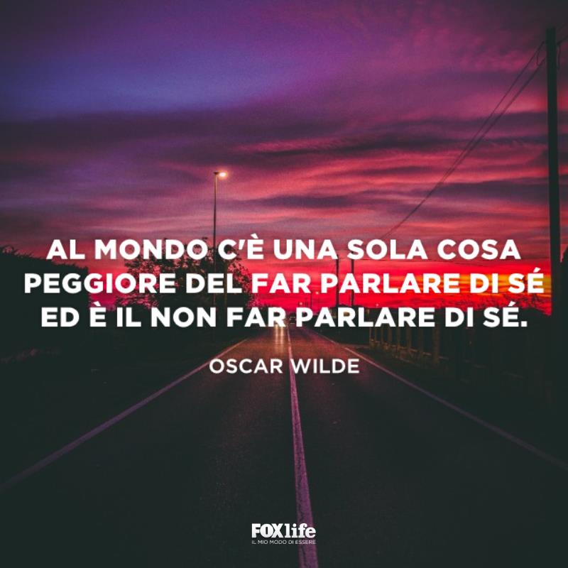 Frase parlare di sé Strada al tramonto