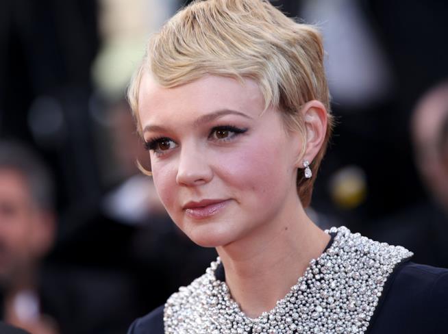 Carey Mulligan parla della maternità sul set Carey Mulligan in primo piano