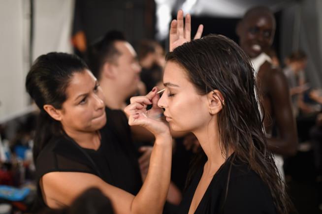 Emily Ratajkowski e il cat eye Emily Ratajkowski al trucco