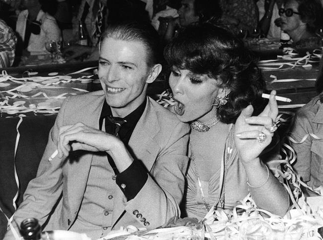 David Bowie celebrato nel flm HANSA STUDIOS: DA BOWIE AGLI U2 – La Musica ai Tempi del Muro Uno scatto di David Bowie a Parigi nel 1977