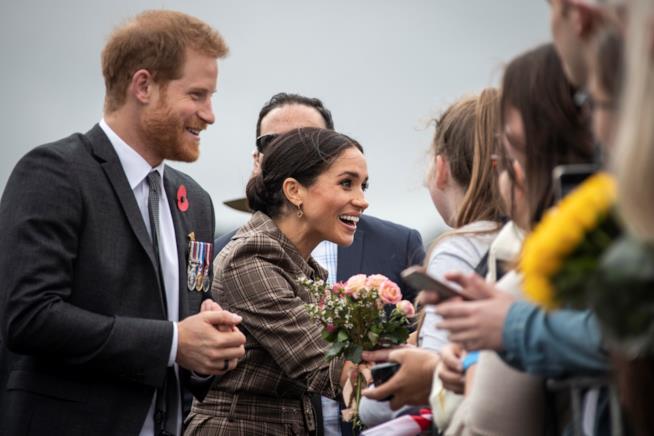 Meghan Markle consola una fan in lacrime Harry e Meghan in Nuova Zelanda