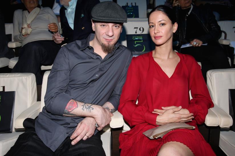 J-Ax parla della sua nuova vita da padre J-Ax e la moglie Elaina Coker