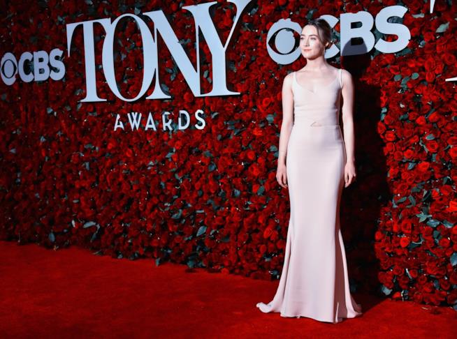 Saoirse Ronan nella prima immagine di Mary, Queen of ScotsMary, Queen of Scots L'attrice Saoirse Ronan