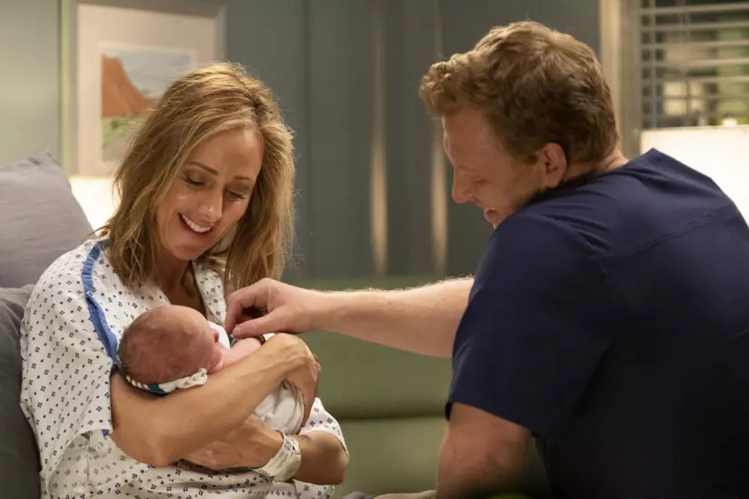 Come sarà la maternità per Teddy? Teddy e Owen con la loro figlia neonata