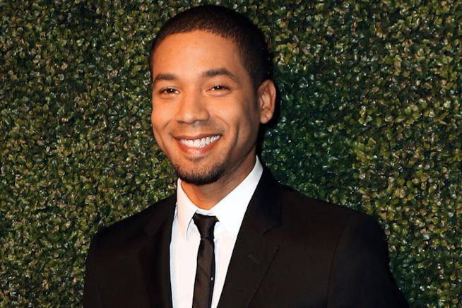 L'attore che interpreta Jamal aveva anticipato un addio che potrebbe rivelarsi una bufala Jussie Smollet in sorridente e in completo nero
