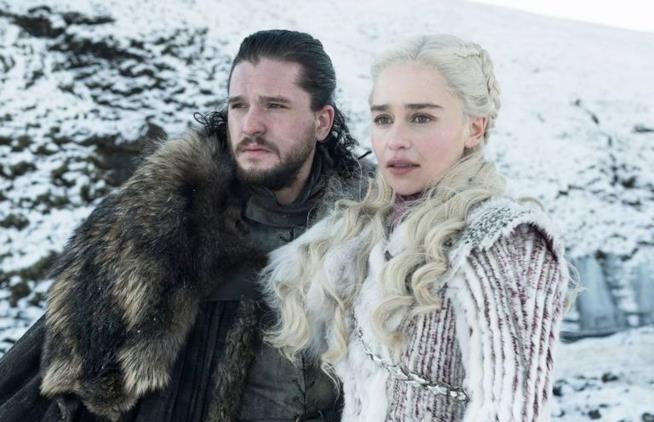 Emilia Clarke e Kit Harington nella stagion 8 di Game of Thrones Jon Snow e la Khaleesi in Game of Thrones 8