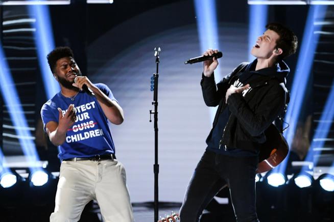 Shawn Mendes e Khalid ai 2018 Billboard Awards Shawn Mendes e Khalid