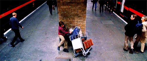 Binario Harry e Ron si schiantano contro il muro del binario