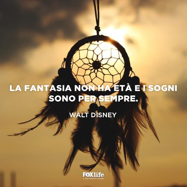 Citazione di Disney Acchiappasogni appeso a una finestra