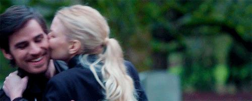 Emma e Hook, l'happy ending di Once Upon a Time Jennifer Morrison e Colin O'Donoghue in C'era una volta