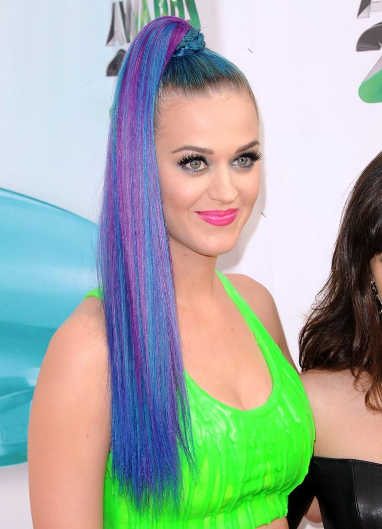 Katy Perry La lunga coda colorata di Katy Perry