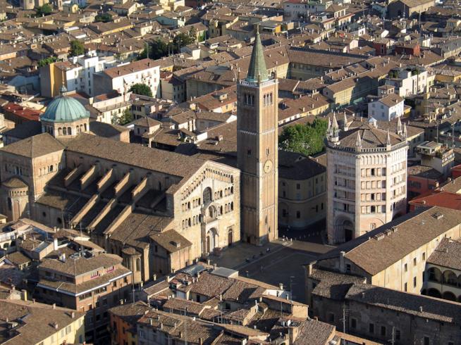 Parma sarà la Capitale della Cultura 2020 Piazza Duomo a Parma vista dall'alto