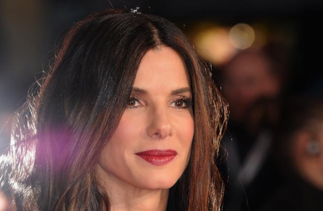 Sandra Bullock commossa sull'adozione Sandra Bullock in primo piano