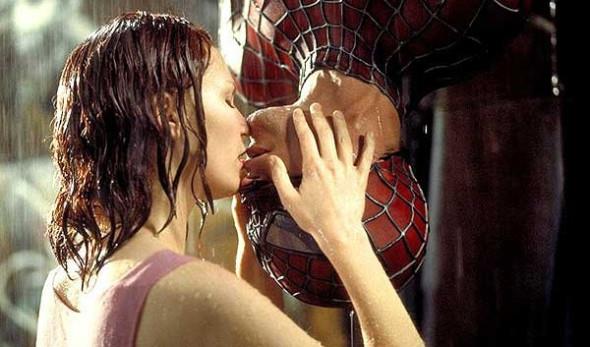 Il bacio al contrario in Spider-Man Spider-Man bacia Mary Jane a testa in giù