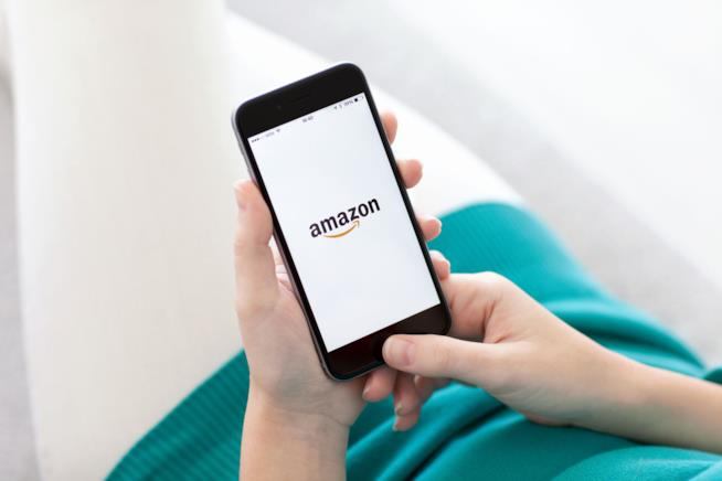 Amazon consente di pagare in contanti, senza bisogno di carta di credito Amazon, uno degli e-commerce più in voga