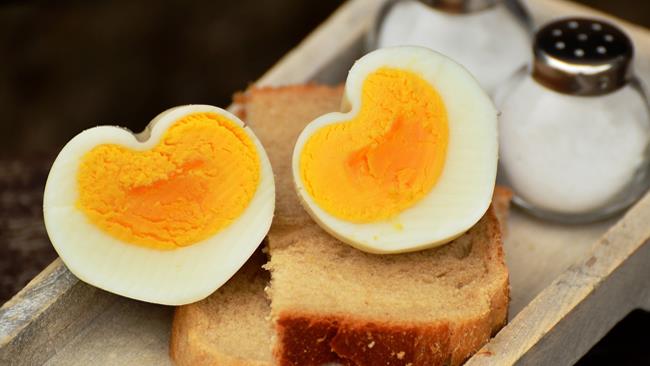 Cibi pro e contro infarto femminile: semaforo verde per uova, pesce e pollo Cibo e infarto: ammesse le uova