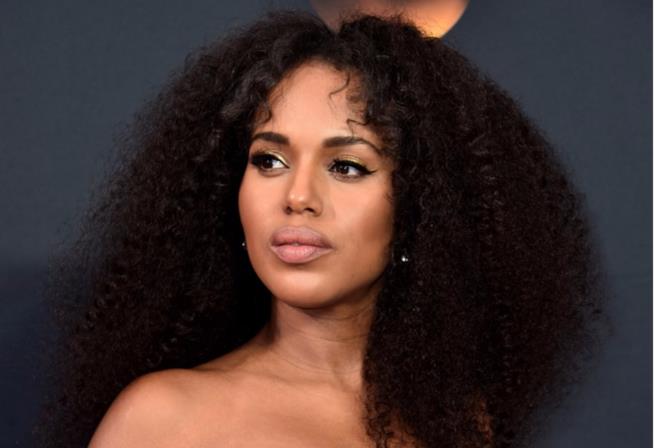 Kerry Washington sfila sul red carpet degli Emmy Awards 2016 Kerry Washington sul red carpet degli Emmy Awards 2016