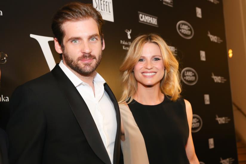 Michelle Hunziker sceglie le vacanze in montagna con le sue figlie Tomaso Trussardi e Michelle Hunziker