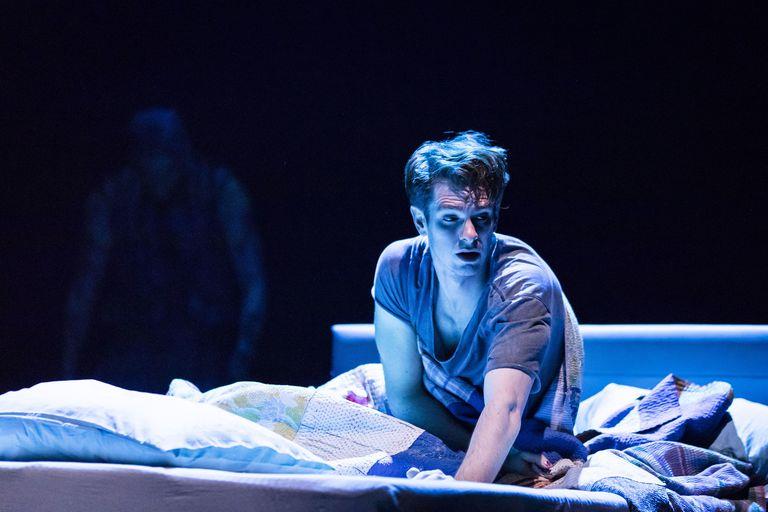 Andrew Garfield parla della propria fluidità sessuale Andrew Garfield sul palco