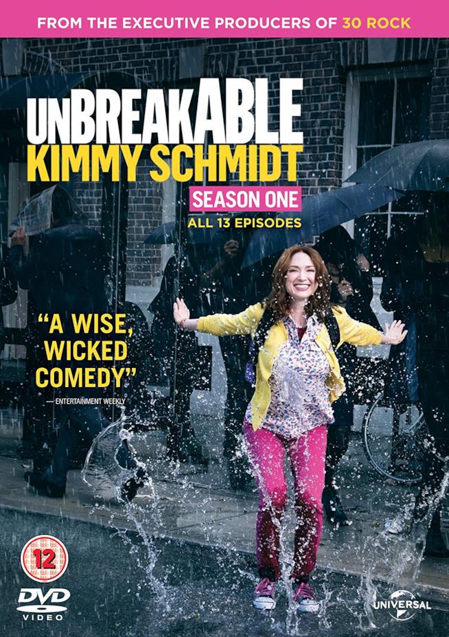 Unbreakable Kimmy Schmidt Copertina del DVD di Unbreakable Kimmy Schmidt con Kimmy che salta nella pioggia