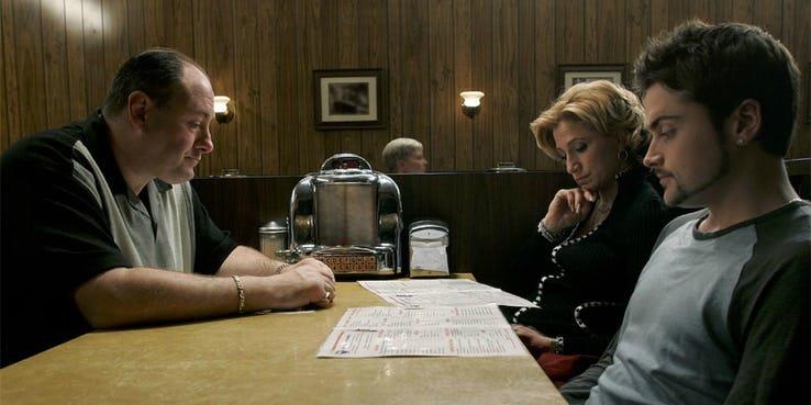 Tony Soprano con sua moglie e suo figlio Una scena de I Soprano con Tony, la moglie e il figlio