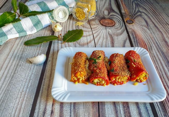 Involtini di peperoni, bulgur e verdure Verdure ripiene di cereali