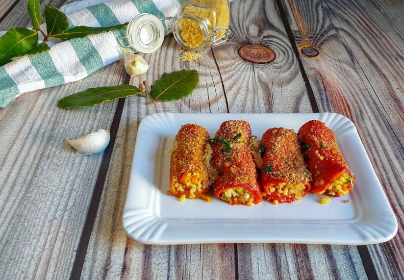 Involtini di peperoni, bulgur e verdure Verdure ripiene di cereali