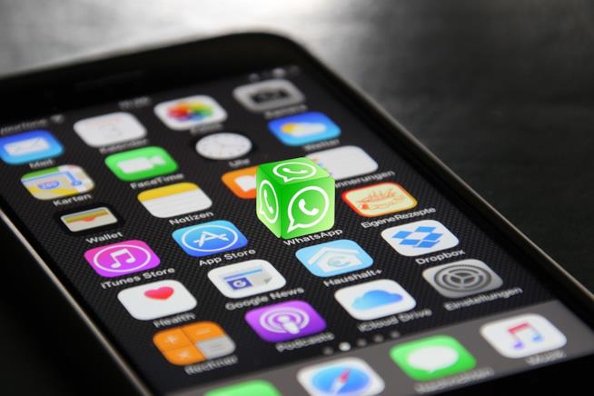 WhatsApp, conversazioni di gruppo Smartphone con WhatsApp