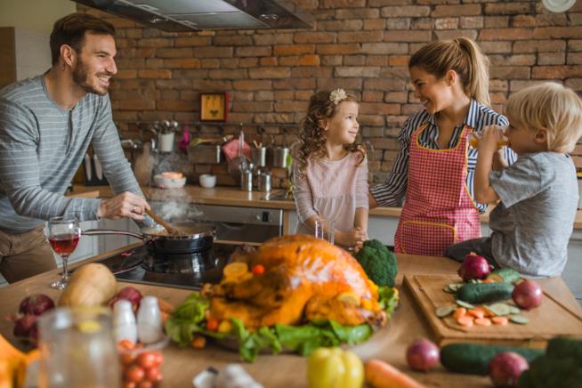 Nel Giorno del Ringraziamento si cuoce il tacchino con le playlist di Spotify Thanksgiving Day: la musica da ascoltare quando si cucina nel Giorno del Ringraziamento