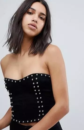 Bustino in denim con borchie moda P/E 2018 Corsetto in jeans di tendenza per l'estate 2018