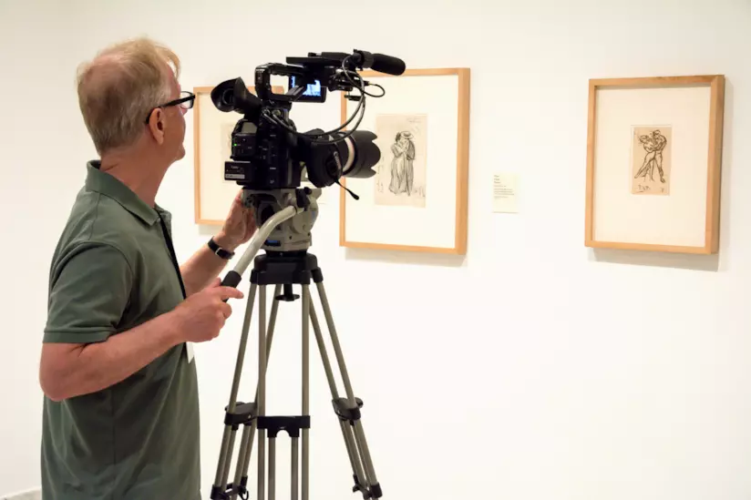 Il documentario Il giovane Picasso La ripresa del quadro di Pablo Picasso, il bacio