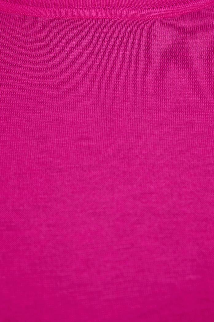 Il dettaglio della Finitura a costine del Pullover Il dettaglio della Finitura a costine del Pullover