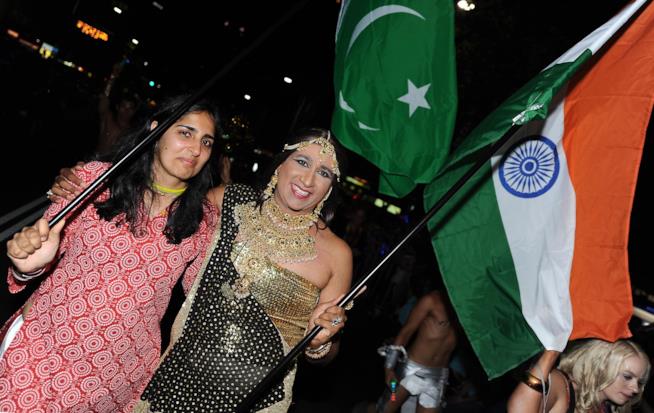 Ragazza pakistana e indiana Pakistan, approvata la legge per i diritti delle persone transgender