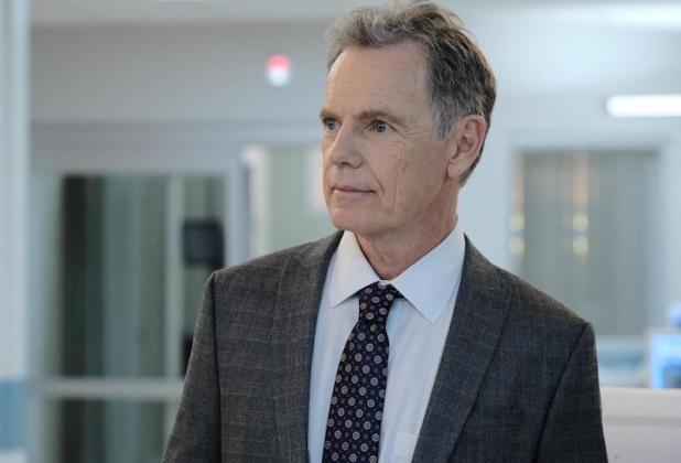 Randolph Bell in una scena di The Resident 2x08 Randolph Bell