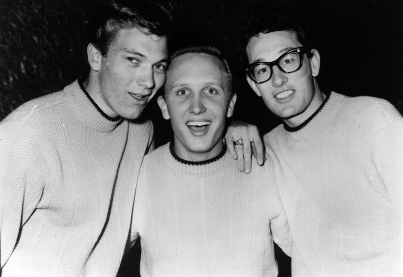 A sessant’anni dalla morte, si torna a parlare dell’incidente aereo in cui morì Buddy Holly Buddy Holly: la verità sulla morte è ancora lontana?