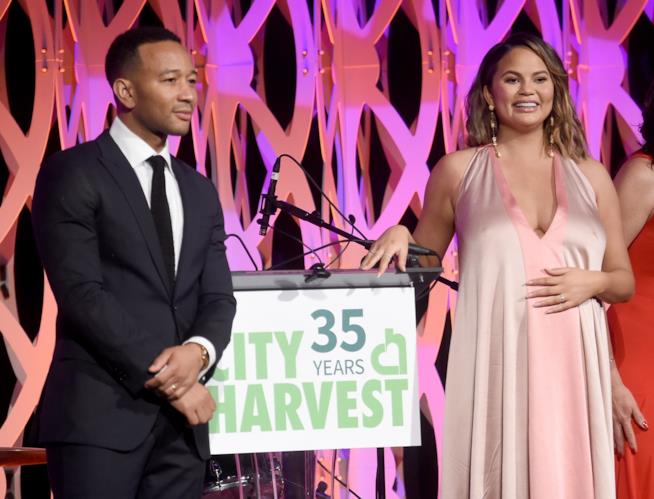 John Legend e Chrissy Teigen presentano sui social il secondo figlio John Legend e Chrissy Teigen