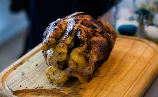 Cappone ripieno: la ricetta del secondo tipico del pranzo di Natale Cappone ripieno