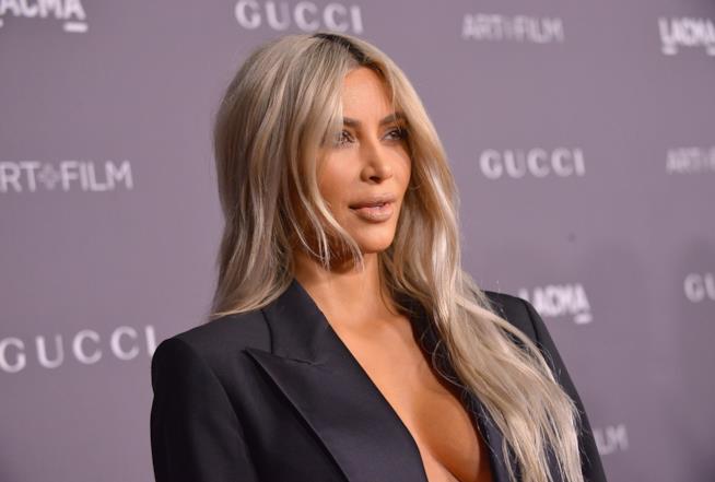 Kim Kardashian in polemica con Yves Saint Laurent, che avrebbe copiato Kanye West Kim Kardashian