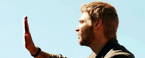 Under the Dome, serie tratta dal romanzo di Stephen King Dale Barbara in una scena di Under the Dome