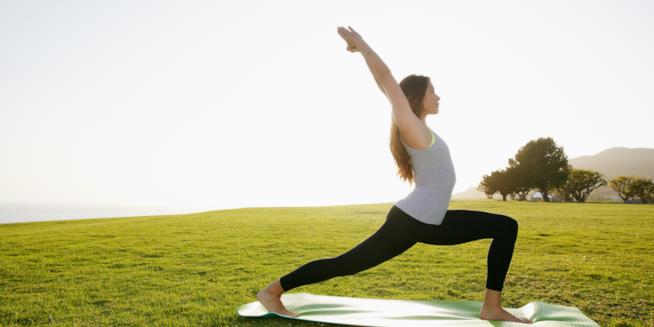 La pratica yoga - Posizione del Guerriero I Un momento della pratica yoga
