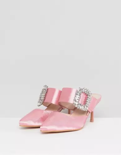 Sabot con tacco a punta e fibbia di strass