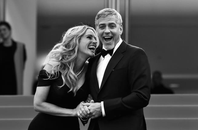 Julia Roberts dà consigli a George Clooney Una foto di George Clooney e Julia Roberts