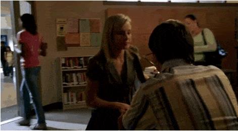 Visita dal dentista, episodio in cui Veronica indaga sul suo stupro Veronica Mars in una scena a scuola